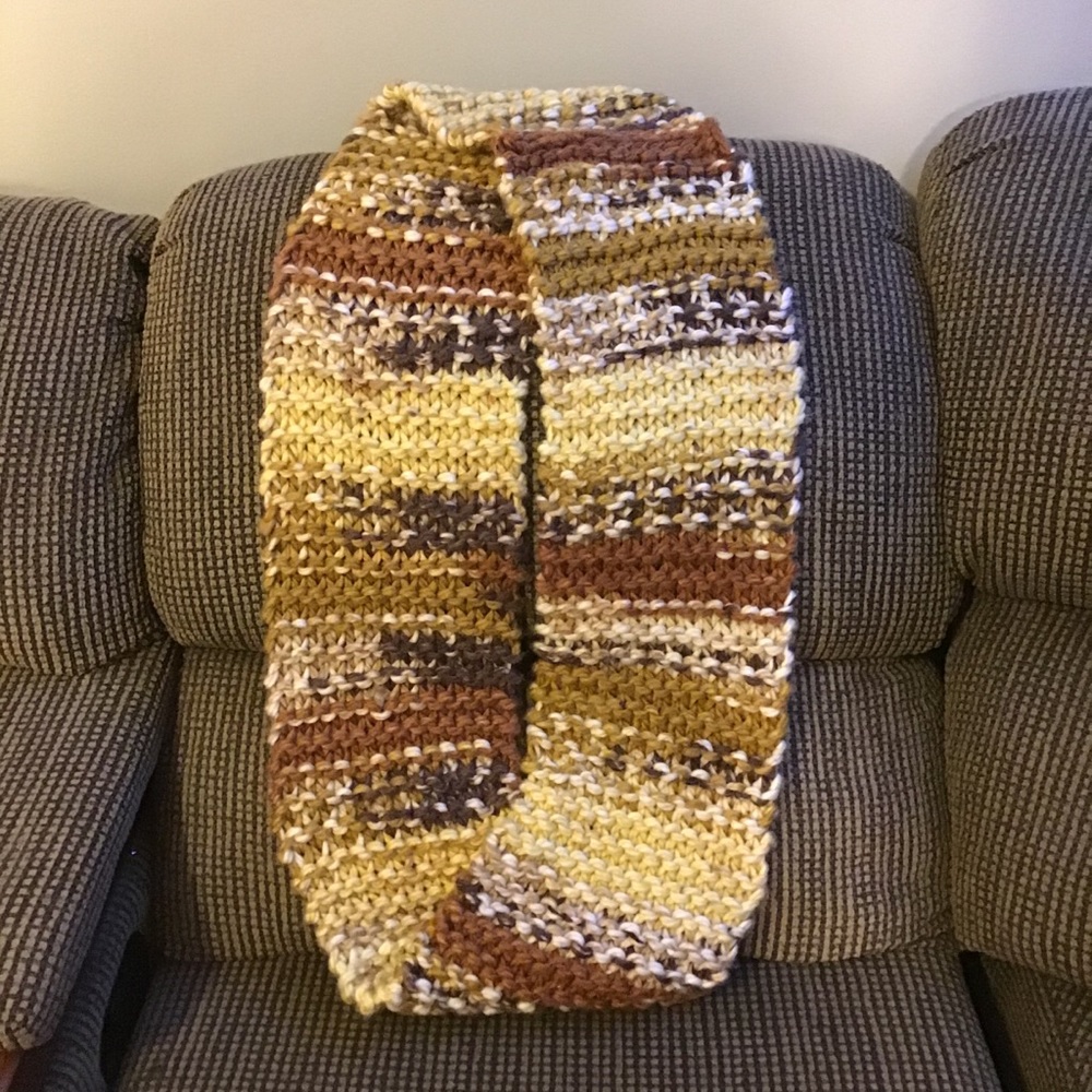 👑 Handmade Infinity Scarf - Picture 6 of 7